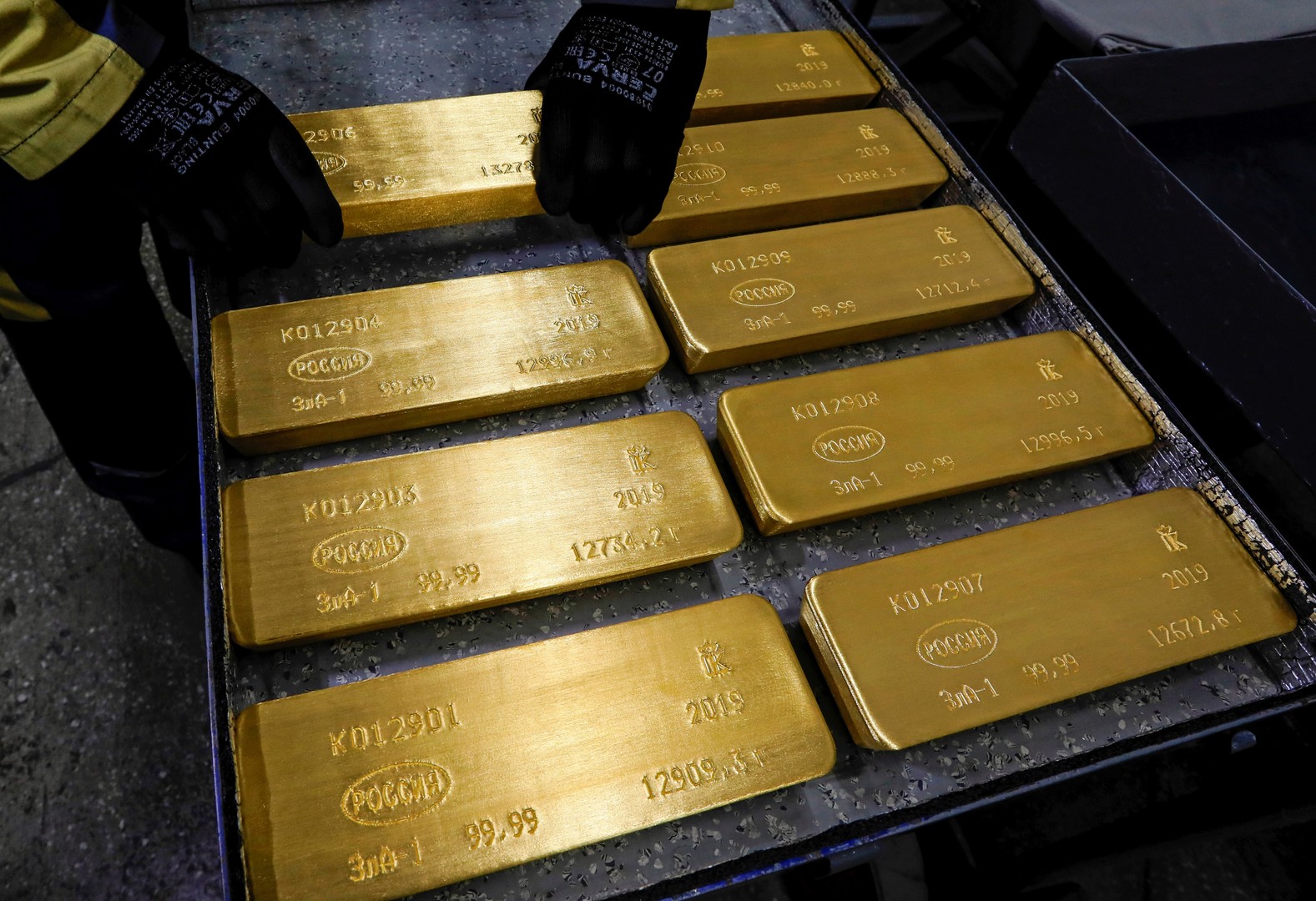 The price of gold in Egypt today is Sunday 5-3-2020 and 24 carats registers 848 pounds in goldsmith shops.